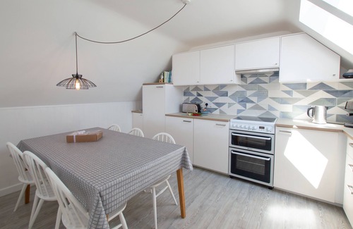 Porthtowan Casa | Una casa de vacaciones "al revés" a solo 15 minutos a pie de una playa de arena dorada.