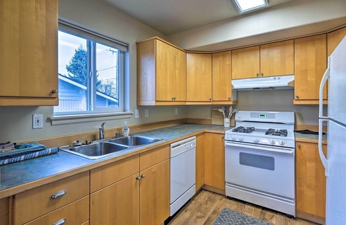 Anacortes Apartamento | ¡NUEVO! Condo Anacortes - Camina a la ciudad, Marina y Bay!