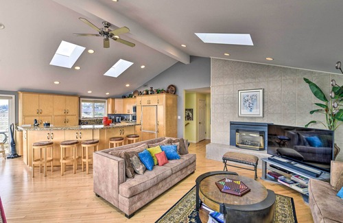 Anacortes Casa | Anacortes Paradise Vacation Rental w/ Water Views!