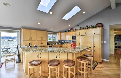 Anacortes Casa | Anacortes Paradise Vacation Rental w/ Water Views!