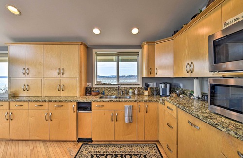 Anacortes Casa | Anacortes Paradise Vacation Rental w/ Water Views!