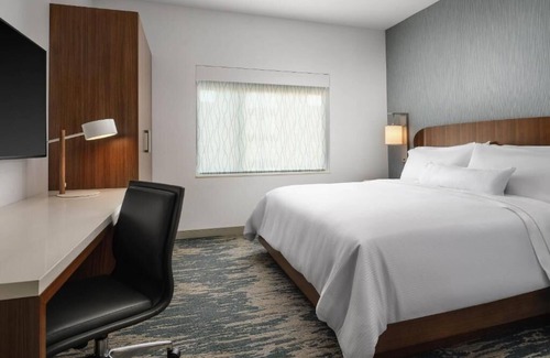 Anaheim Resort Hotel | Anaheim Getaway for Family - Steps from Disney, Pool and Full Kitchen | 3 Units