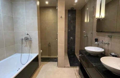 Grand River South East Apartamento | Anahita Lux 2 Bedroom Apartment