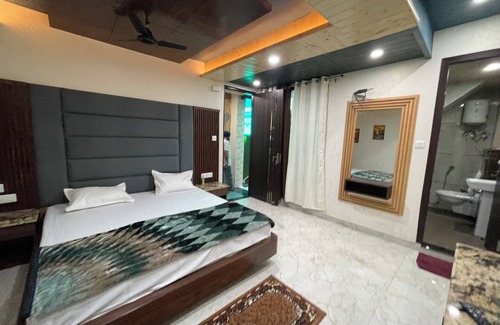 Deoghat Cama Y Desayuno | Anand residency