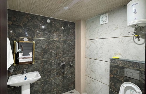 Deoghat Cama Y Desayuno | Anand residency