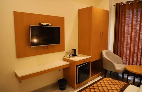 Vrindavan Hotel | Ananda Castle