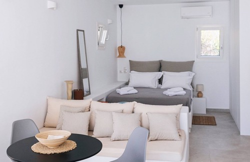 Kimolos Casa | Anastasia Kimolos