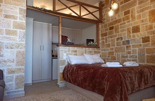 Synikia Mesi Trikalon Casa | Anastazia's Little House