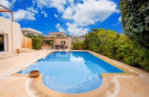 Anavyssos Villa | Deluxe Villa w/ Pool 5 bdrm
