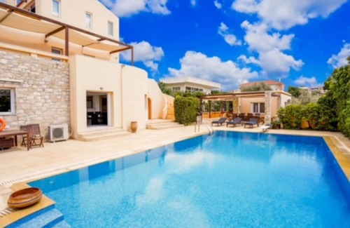 Anavyssos Villa | Deluxe Villa w/ Pool 5 bdrm