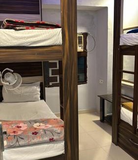 Etah Cama Y Desayuno | Anaya Guest House Etah