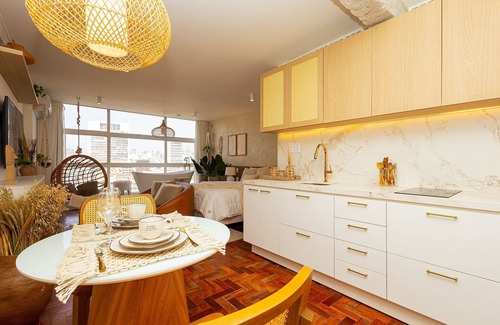 Central Zone Casa | Ancestral SampaSky: bathtub and view on the 19th