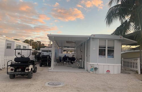 Key Largo Alquiler De RV | Anchor by the SeanBeautiful renovated camper with a fresh coastal design