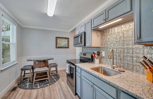 Beaufort Casa | "Anchor House" 2/1 in the perfect location for all things BEAUFORT!