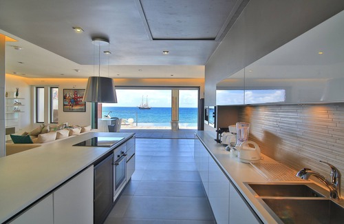Beacon Hill Condominio | CASA ANCLA - FRENTE AL MAR DIRECTO - Estilo moderno y de lujo