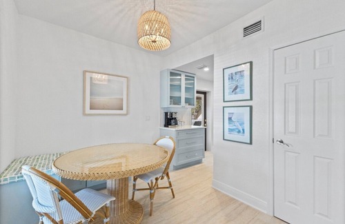 Downtown Boca Grande Historic District Apartamento | Experience comfort at Anchor Inn, a charming 2-bedroom retreat in the heart of Boca Grande,