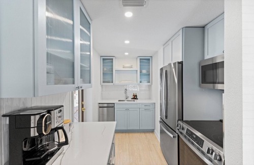 Downtown Boca Grande Historic District Apartamento | Experience comfort at Anchor Inn, a charming 2-bedroom retreat in the heart of Boca Grande,