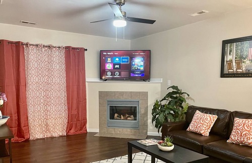 Jacksonville Casa | Anchor to a five star experience to this entire townhouse a hidden jewel of Jax.