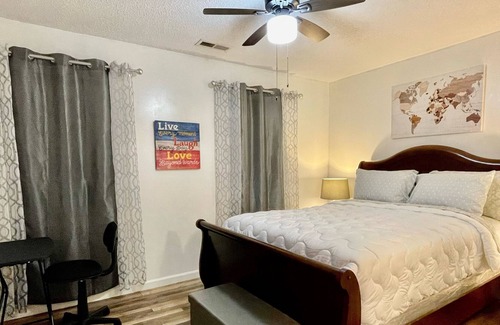 Jacksonville Casa | Anchor to a five star experience to this entire townhouse a hidden jewel of Jax.