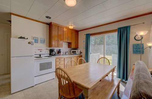 Long Beach Cabaña | Anchorage Cottages Unit 6 Dog friendly and close to the beach