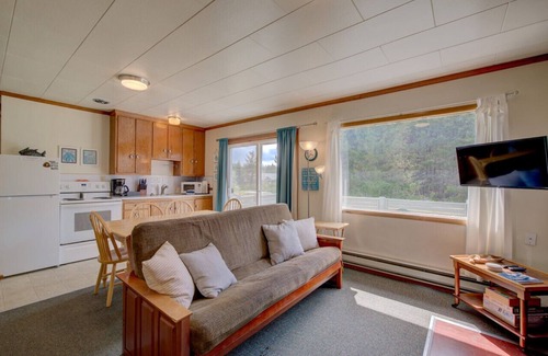 Long Beach Cabaña | Anchorage Cottages Unit 6 Dog friendly and close to the beach