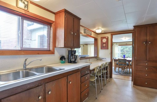 Long Beach Cabaña | Anchorage Cottages Unit 10 Private path to the beach
