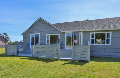 Long Beach Cabaña | Anchorage Cottages Unit 10 Private path to the beach