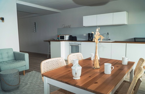 Rettin Apartamento | Anchorage - stylish apartment with sea view & balcony
