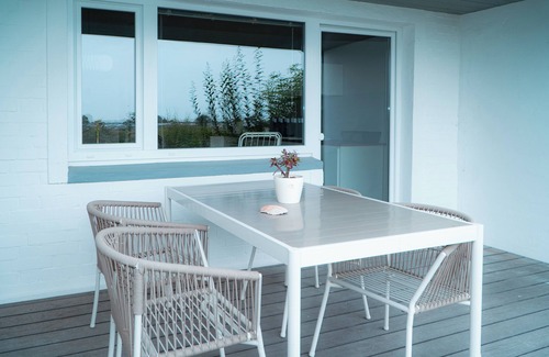 Rettin Apartamento | Anchorage - stylish apartment with sea view & balcony