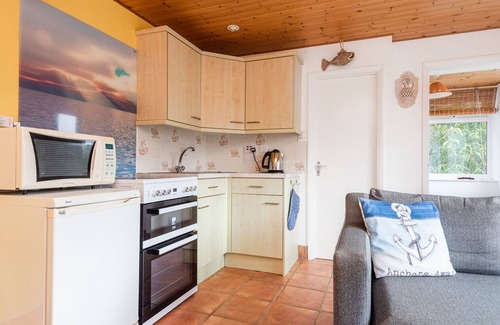 Downderry Cabaña | Anchors Away, 2 min walk to Downderry beach