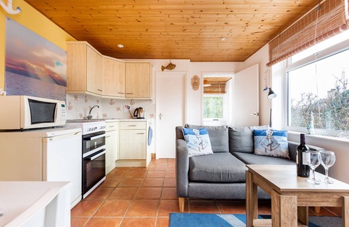 Downderry Cabaña | Anchors Away, 2 min walk to Downderry beach