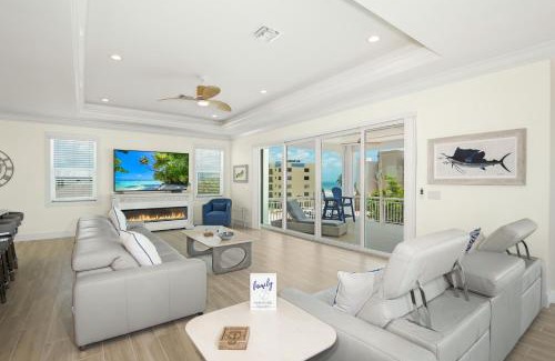 Mid Island Casa | Anchors Down by Sun Palace Vacations