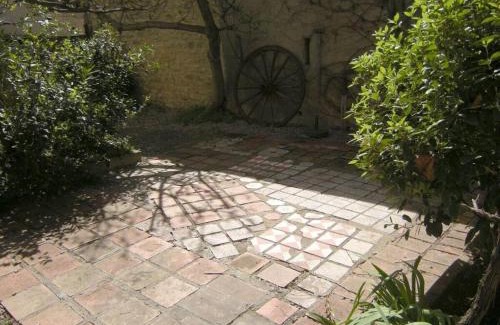 Camplong-d'Aude Casa | "Ancien Cafe" with courtyard
