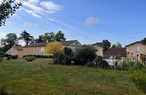 Lamothe-Montravel Casa | ancien chai rénové dans un parc clos de 3 hectares