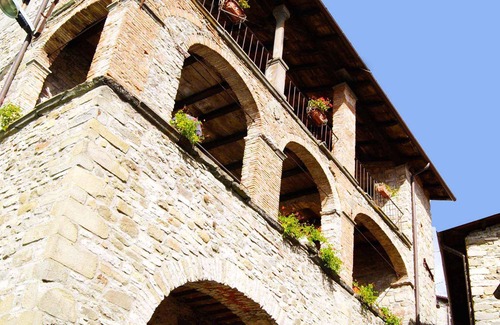 Villa Collemandina Villa | Casa antigua en el pueblo medieval ...