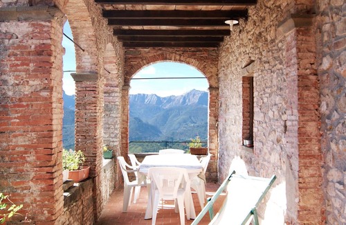 Villa Collemandina Villa | Casa antigua en el pueblo medieval ...