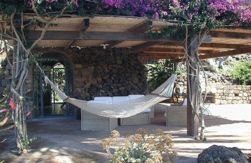 Pantelleria Villa | Antiguo Dammuso con hermoso jardín en la paz de la isla