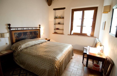 Binami Villa | Ancient farmhouse on a hilly and panoramic position, overlooking the Lake of Montepulciano. Ideal fo