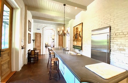 Lower Garden District Casa | 1850s Garden District Boutique Stable House w / Private Courtyard