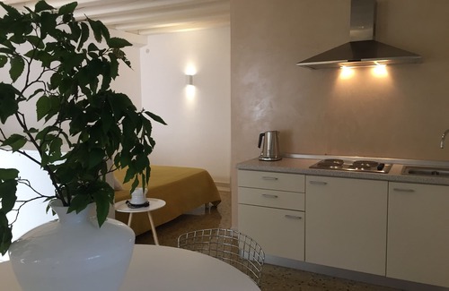 Sandra Villa | Antigua villa reformada en el contexto central de la aldea Sandrà
