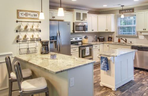 Northlake Casa | Anderson Lakefront Vacation Rental with Dock