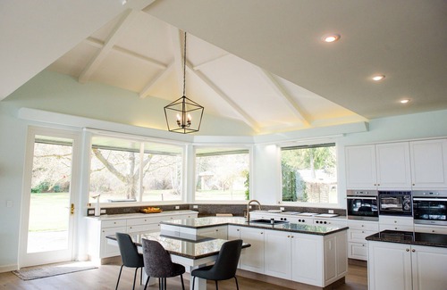 Cobble Hill Villa | Anderson Lane l Beach Access l Sleeps 22 / Hot Tub