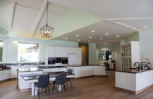 Cobble Hill Villa | Anderson Lane l Beach Access l Sleeps 22 / Hot Tub