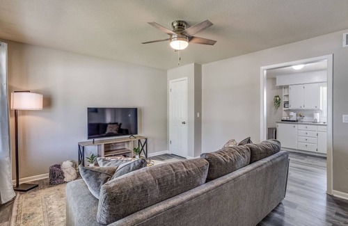Andover Casa | Andover Abode - sleeps 6