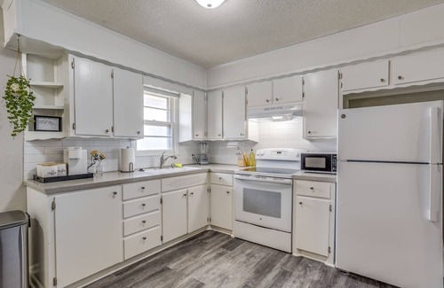 Andover Casa | Andover Abode - sleeps 6