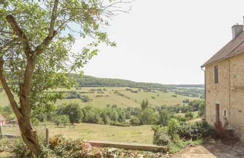 Chaudenay-le-Chateau Casa | Andrée-Casa-Familiar-Baño con bañera-Vista al campo
