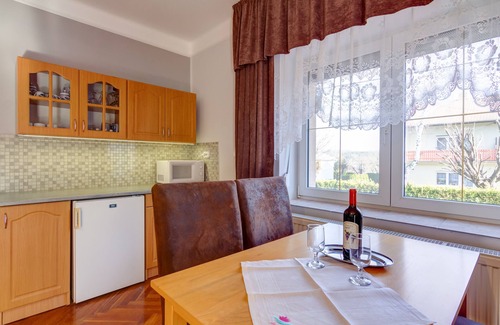 Heviz Villa | Andrea Villa Hévíz belvárosában található, 4 csillagos apartmanház.