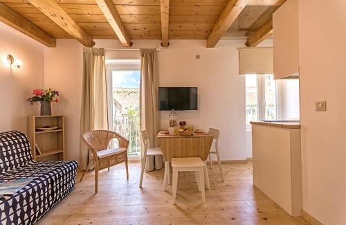 Old Town Apartamento | Andrien's apartment Velissariou