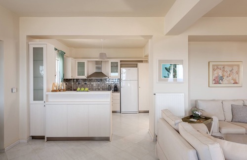 Gerani Villa | Villa Anemolia! Con piscina privada y jardín! Vistas únicas al mar! 1 km de la playa!