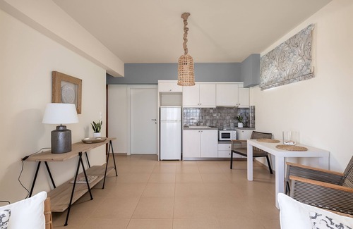 Gerani Villa | Villa Anemolia! Con piscina privada y jardín! Vistas únicas al mar! 1 km de la playa!